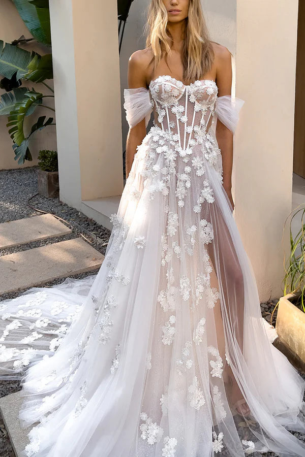 Vestido de novia bohemio con apliques de encaje y escote en forma de corazón